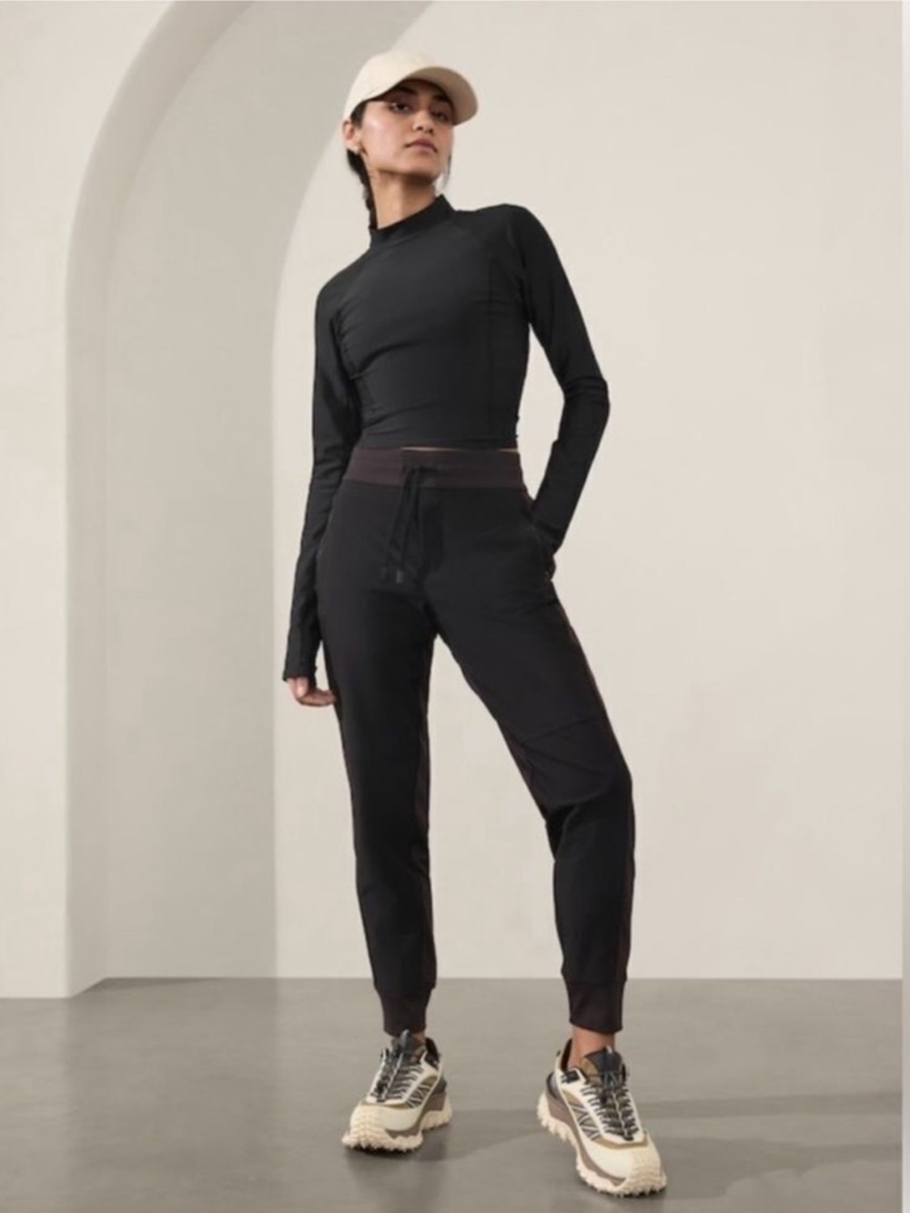 Athleta Headlands Hybrid Trek Jogger Pants in Black 486183 Size 12